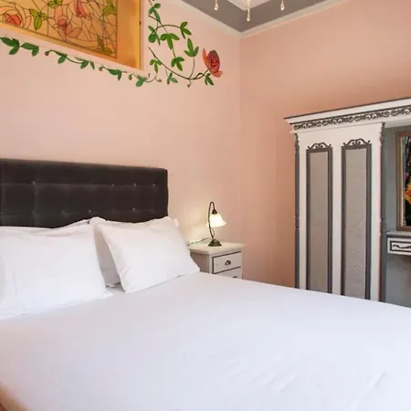 Eclectic 4-bed, 4-bath In - Ak1